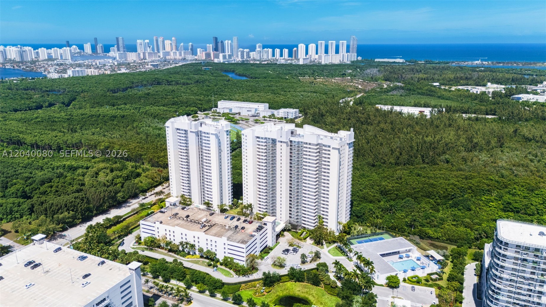 THE OAKS I CONDO - Residential