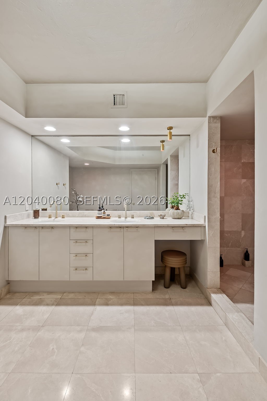 THE OAKS I CONDO - Residential