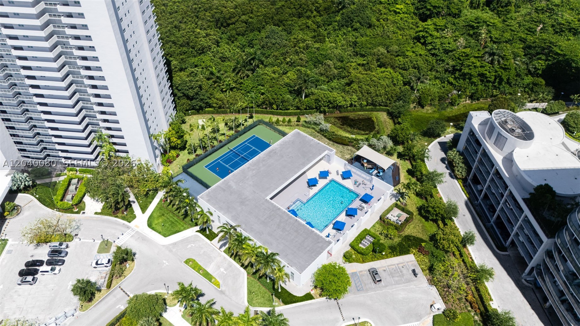 THE OAKS I CONDO - Residential