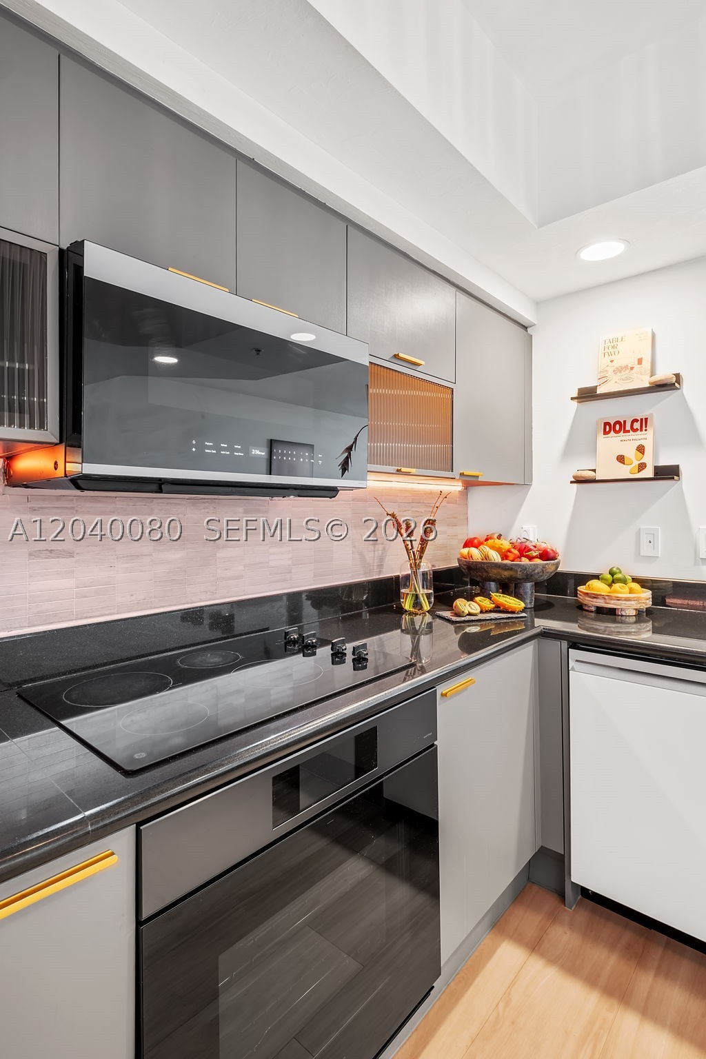 THE OAKS I CONDO - Residential