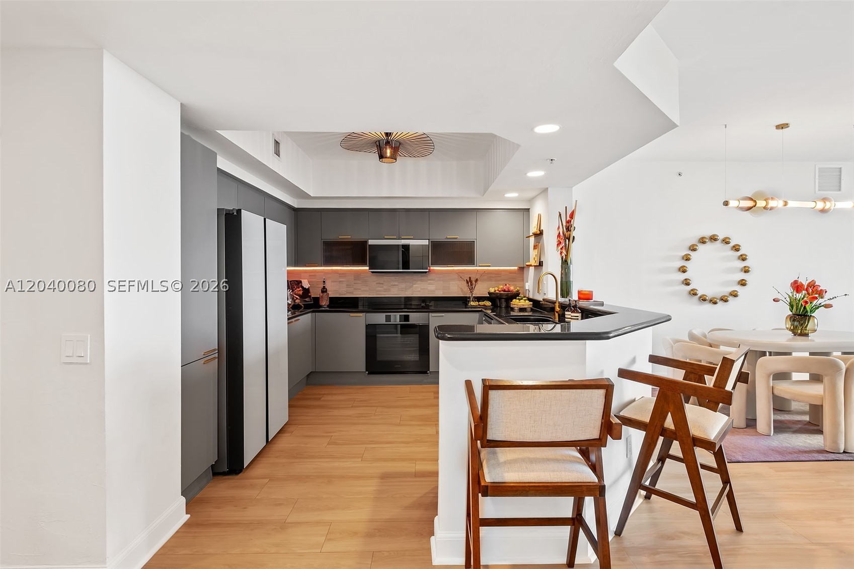 THE OAKS I CONDO - Residential