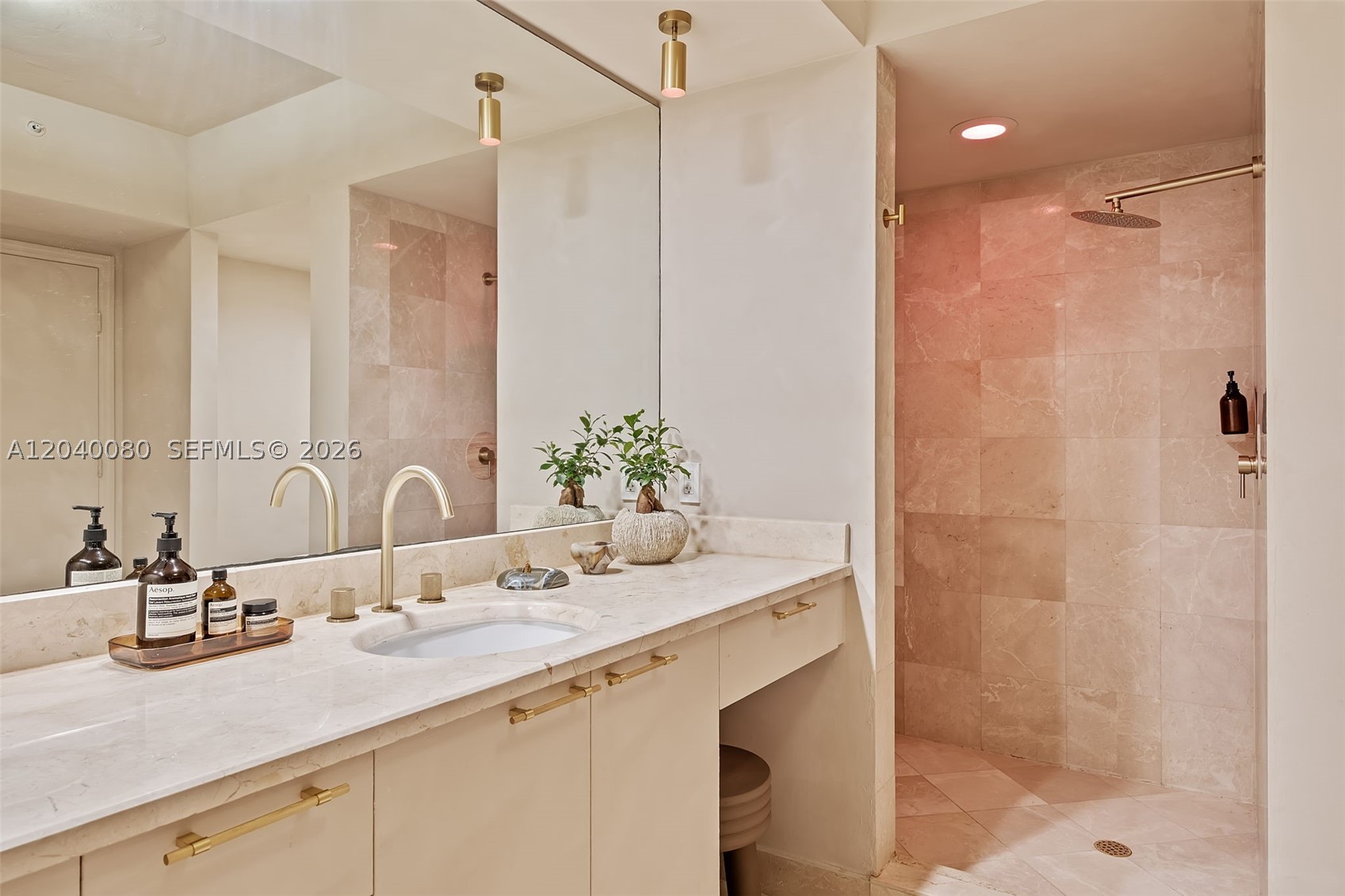 THE OAKS I CONDO - Residential