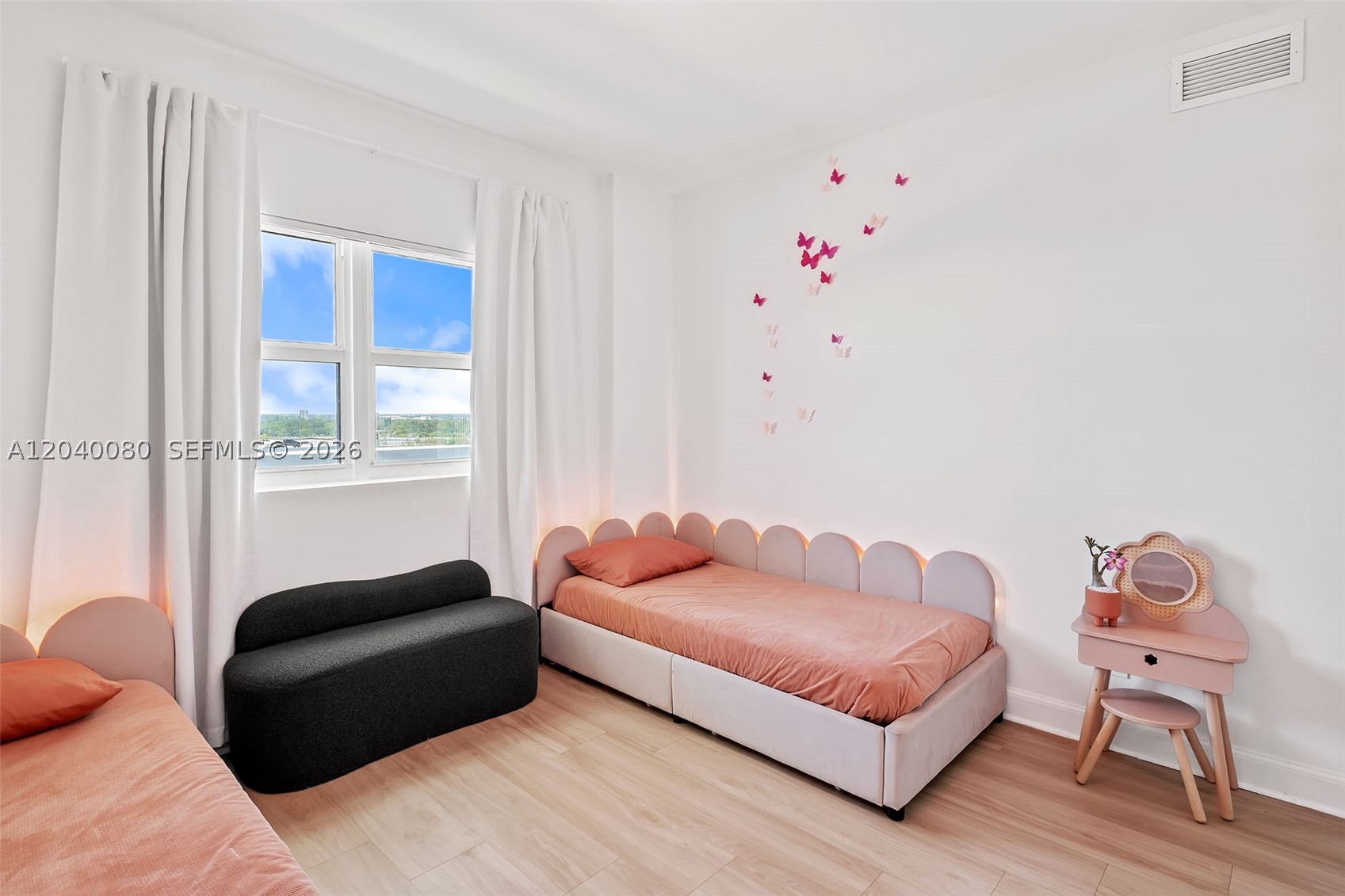 THE OAKS I CONDO - Residential