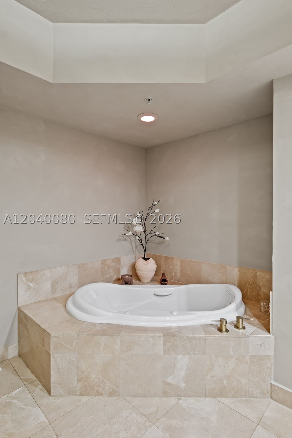 THE OAKS I CONDO - Residential