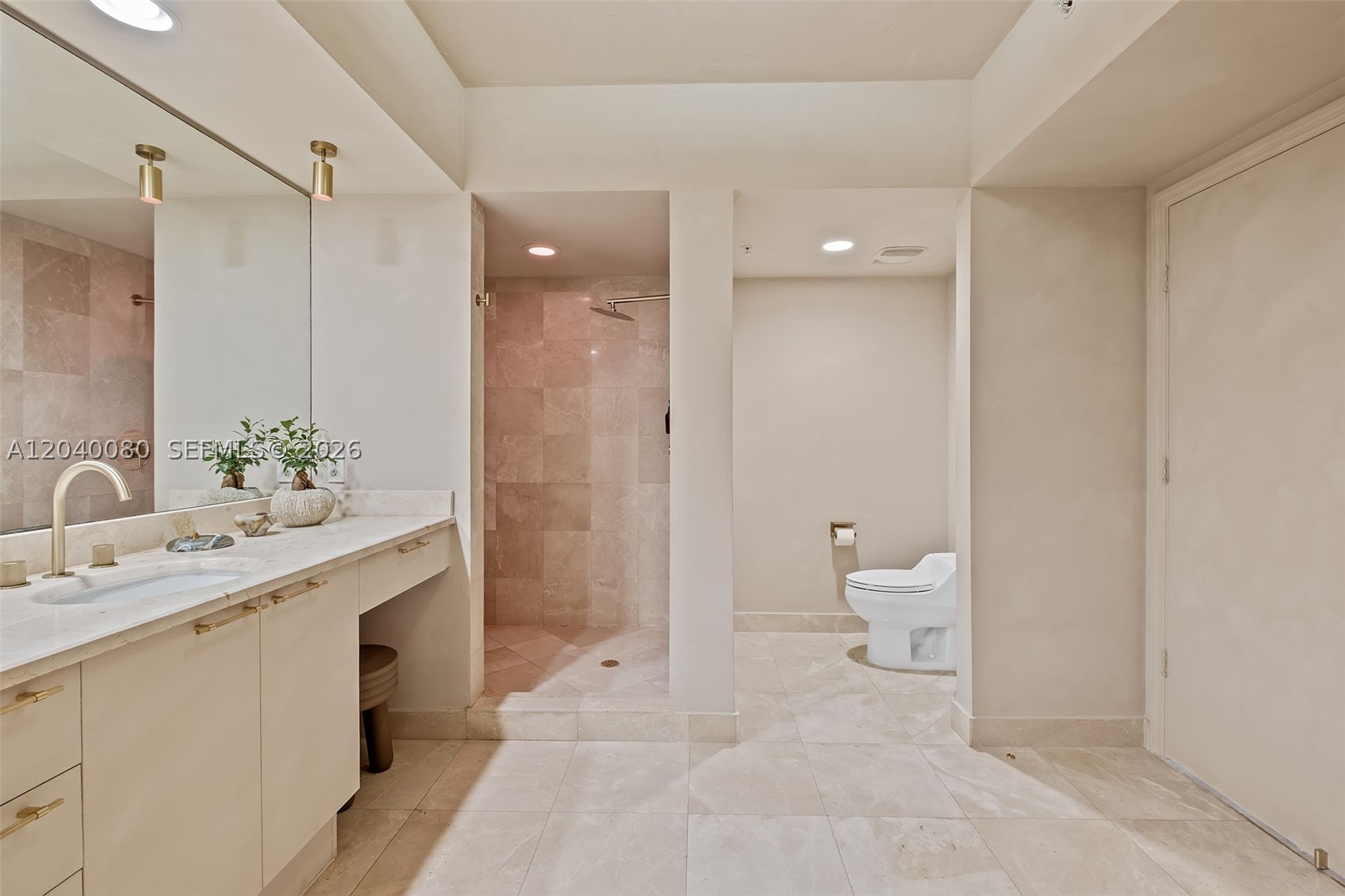 THE OAKS I CONDO - Residential