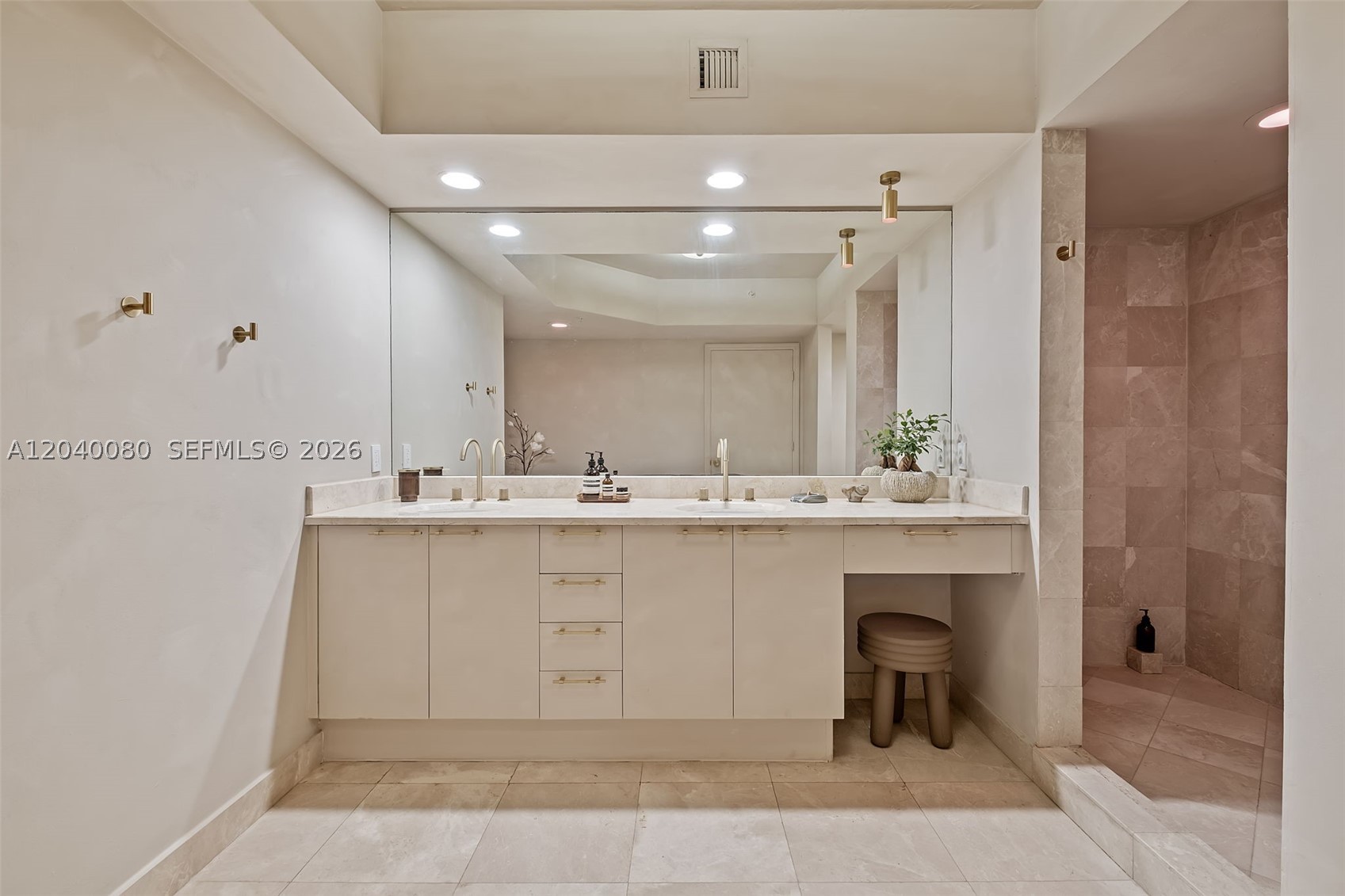 THE OAKS I CONDO - Residential
