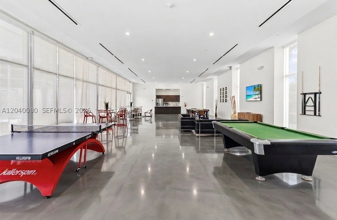 THE OAKS I CONDO - Residential