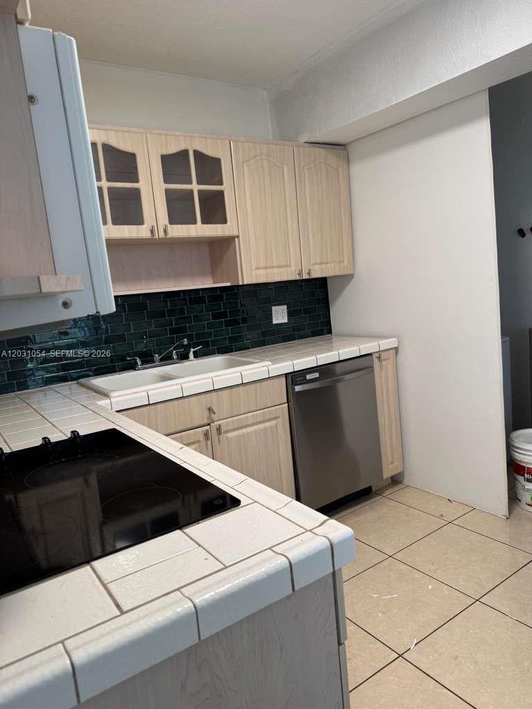 LAUDERDALE - Residential