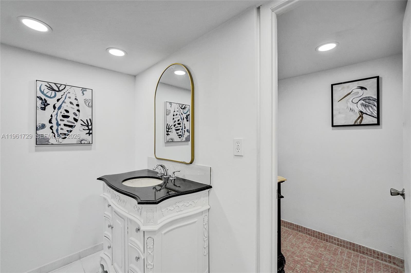 ALLINGTON TOWERS CONDO - Residential