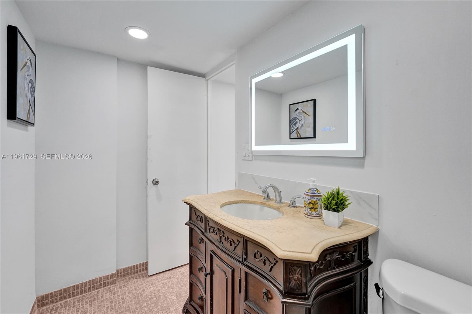 ALLINGTON TOWERS CONDO - Residential