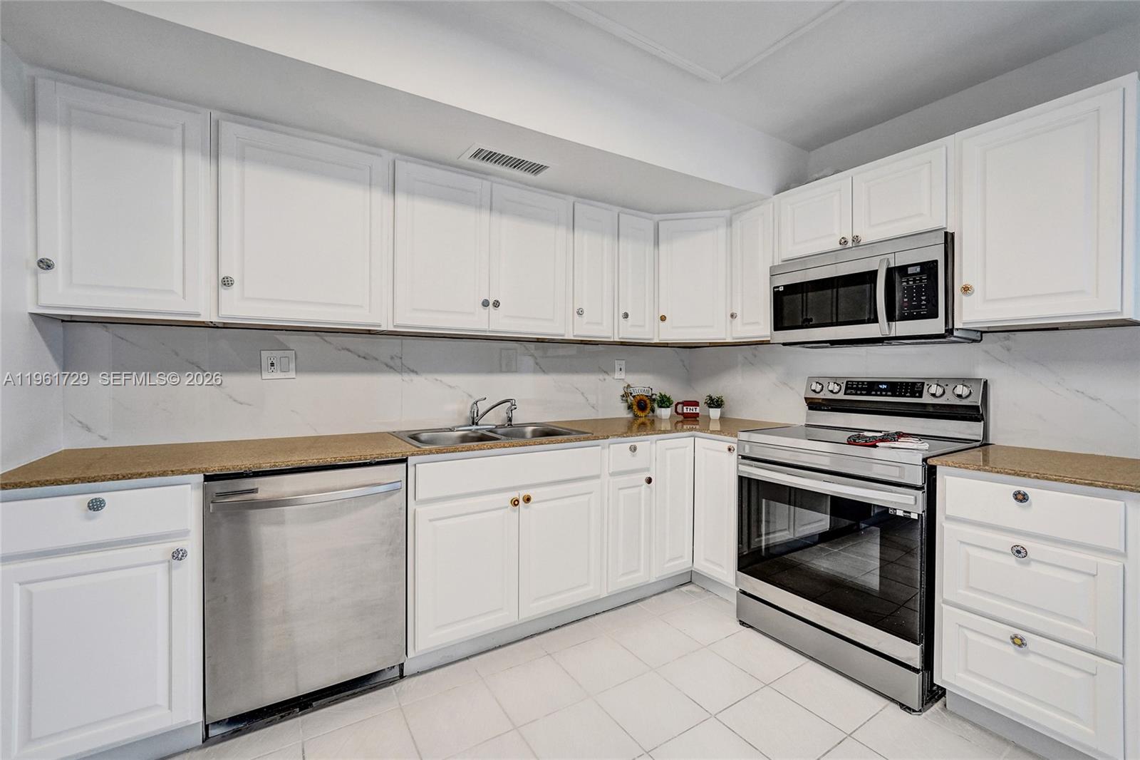 ALLINGTON TOWERS CONDO - Residential