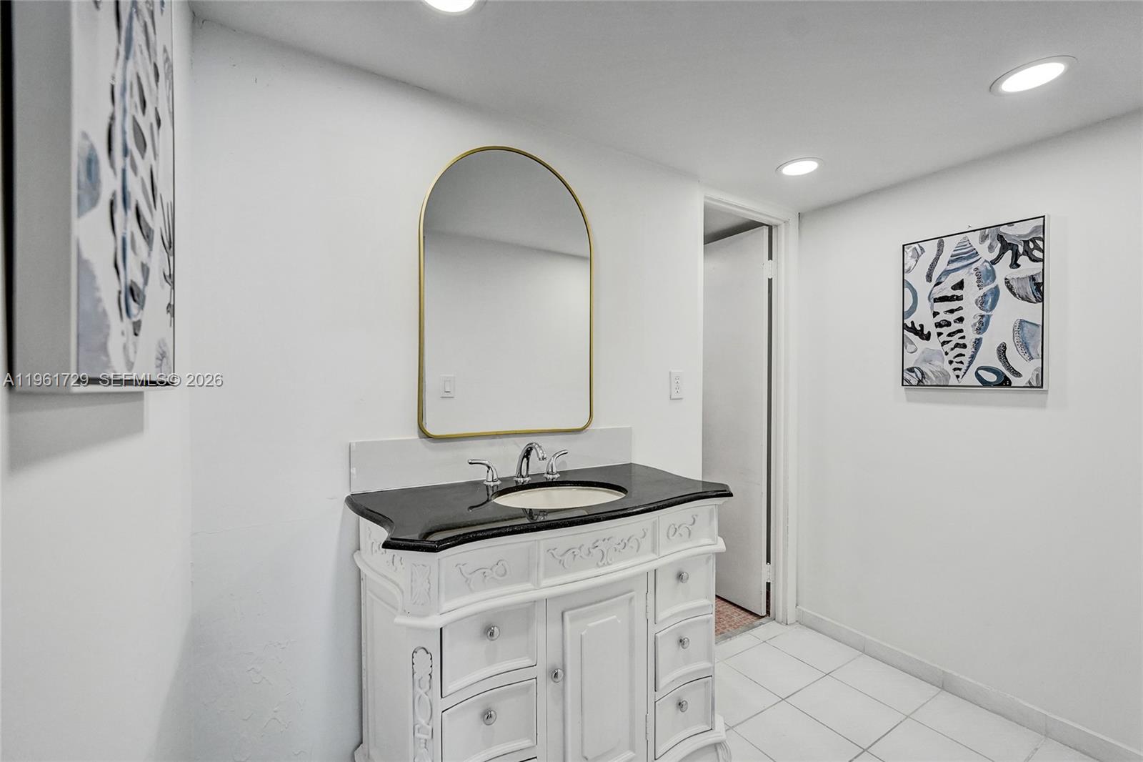 ALLINGTON TOWERS CONDO - Residential