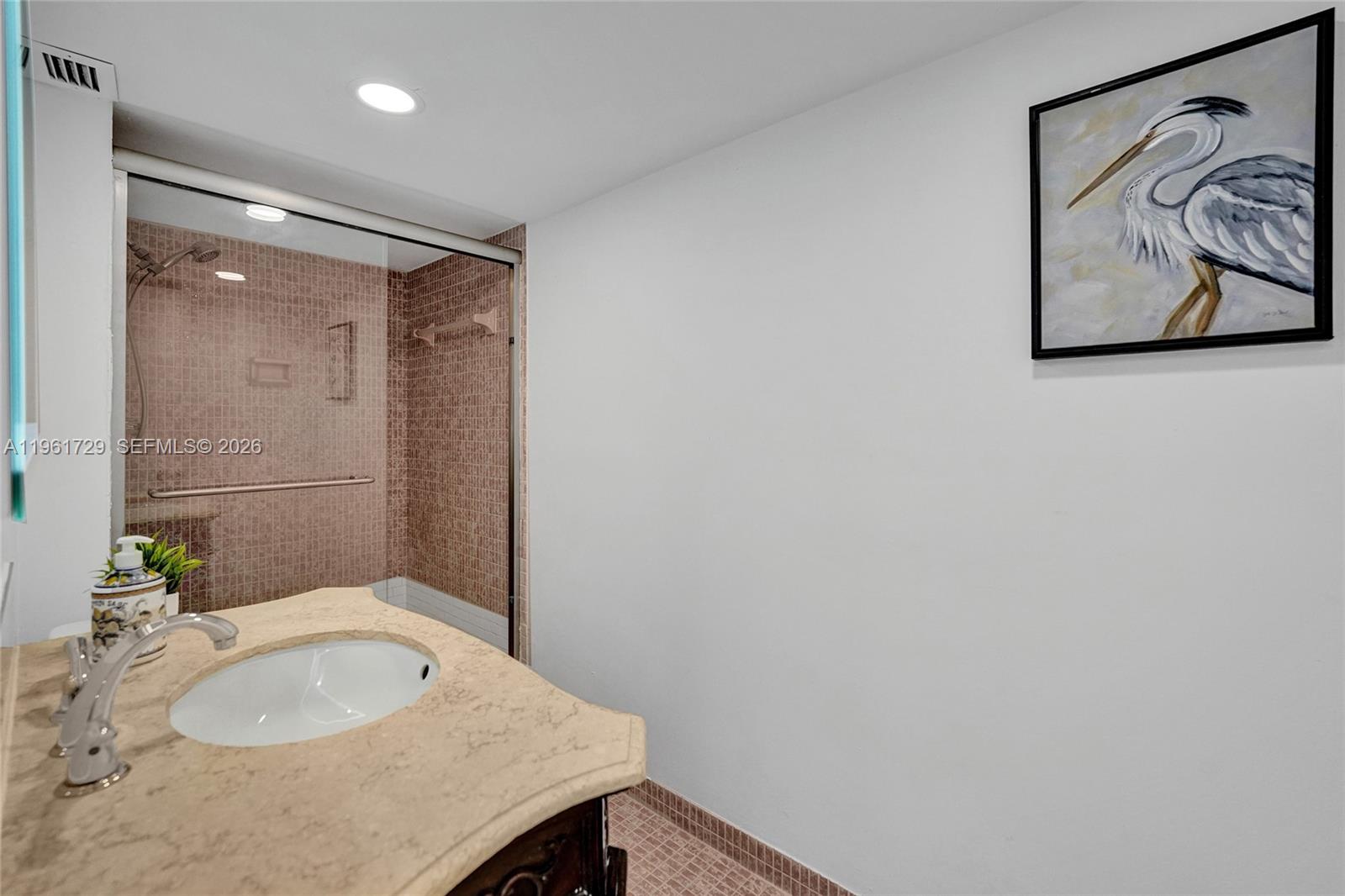 ALLINGTON TOWERS CONDO - Residential