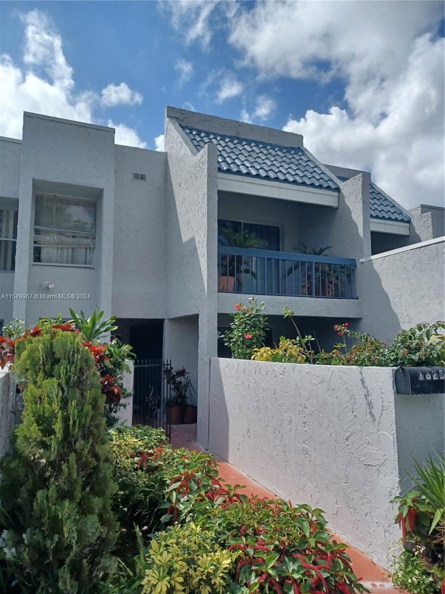 WIMBLEDON TOWNHOUSE III-2 - Residential