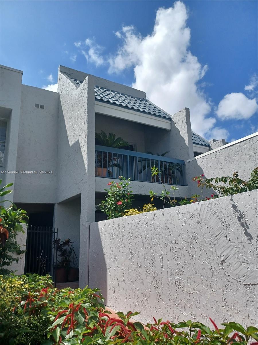WIMBLEDON TOWNHOUSE III-2 - Residential