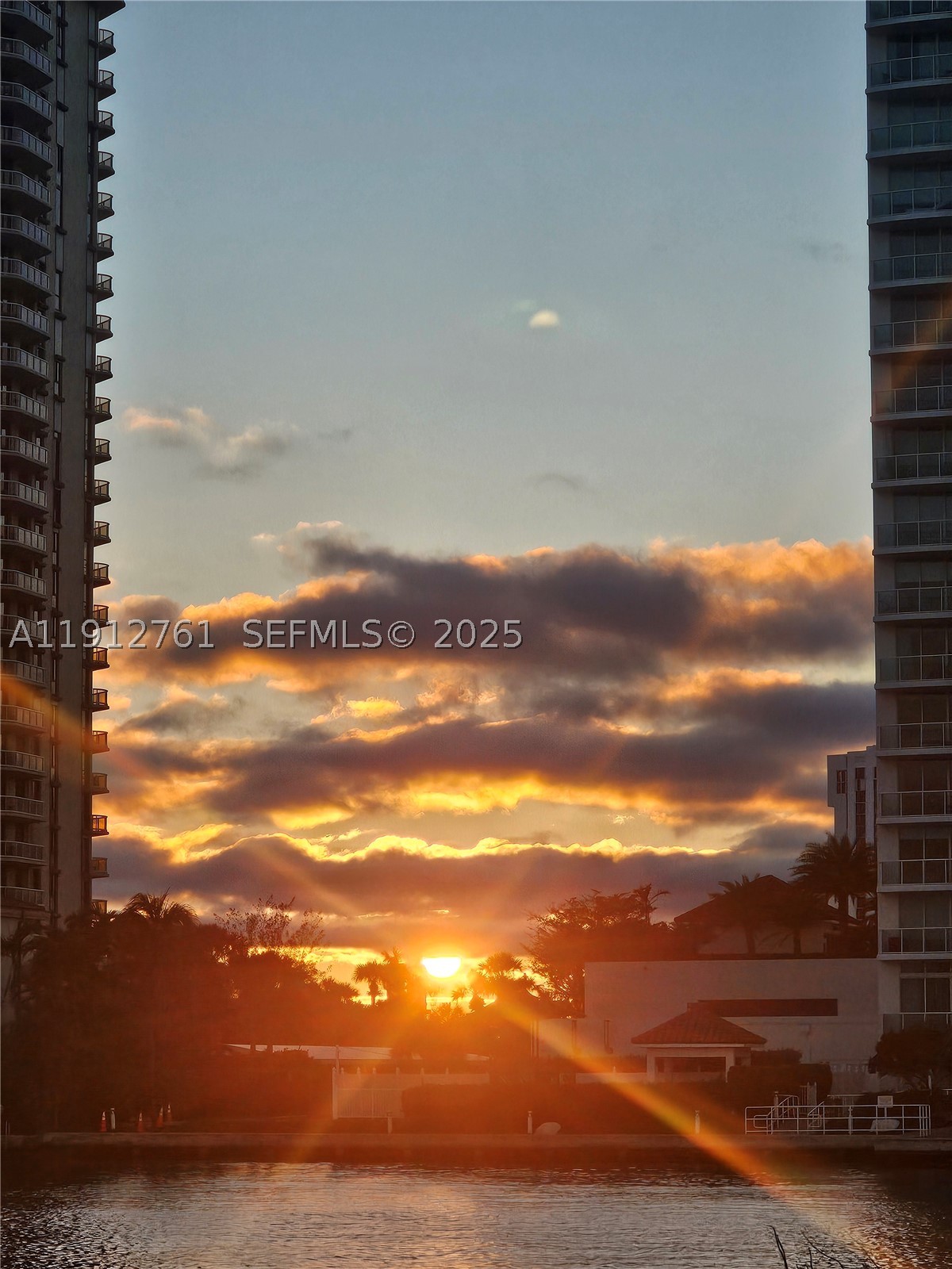 GOLDEN BEACH SEC E - Residential