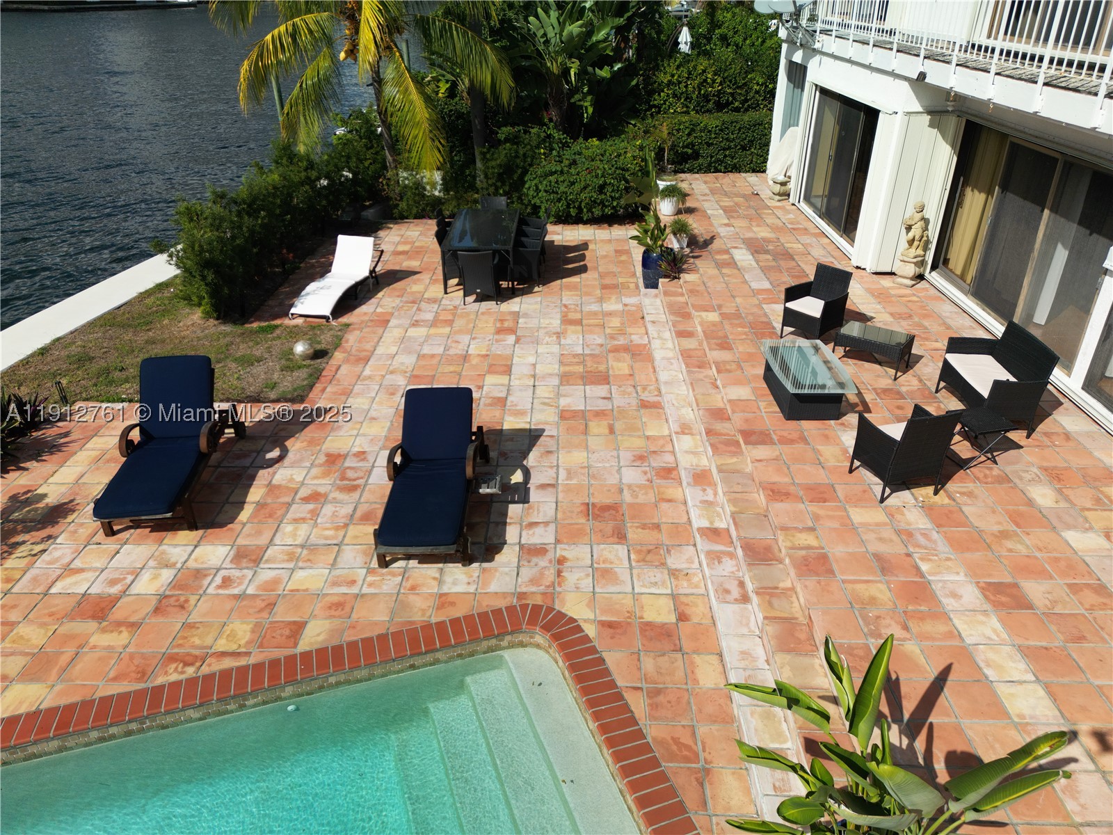 GOLDEN BEACH SEC E - Residential