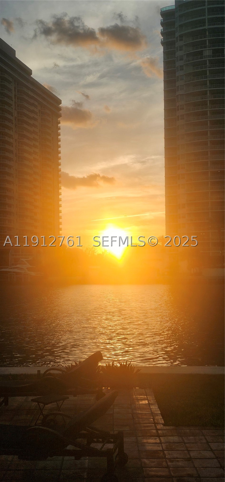 GOLDEN BEACH SEC E - Residential