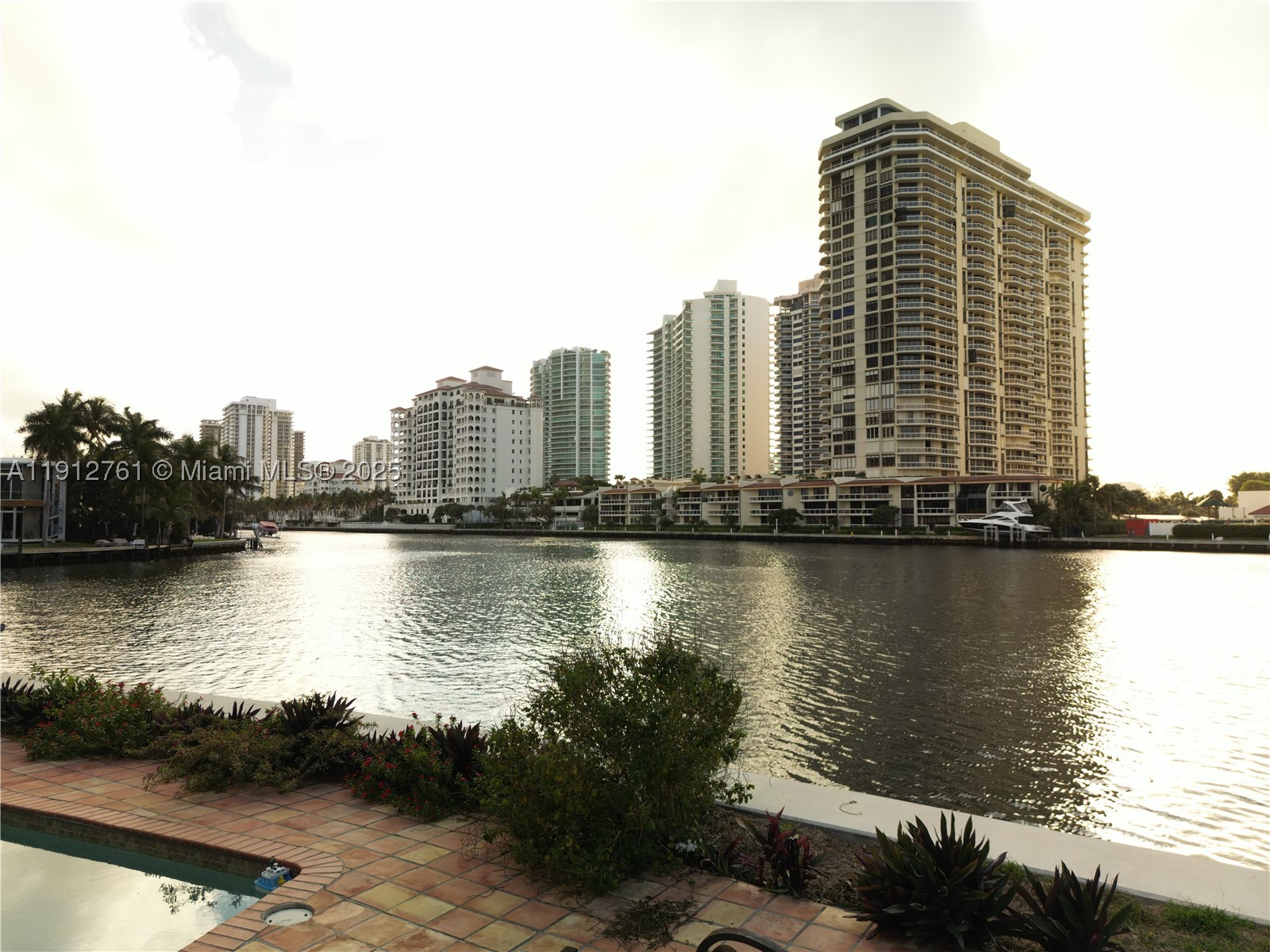 GOLDEN BEACH SEC E - Residential