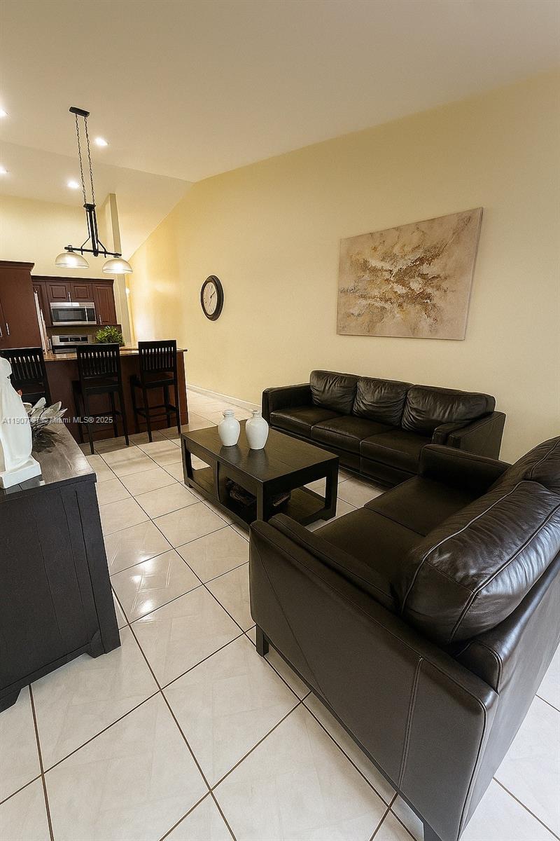 COUNTRY LAKE MANORS TOWNH - Residential