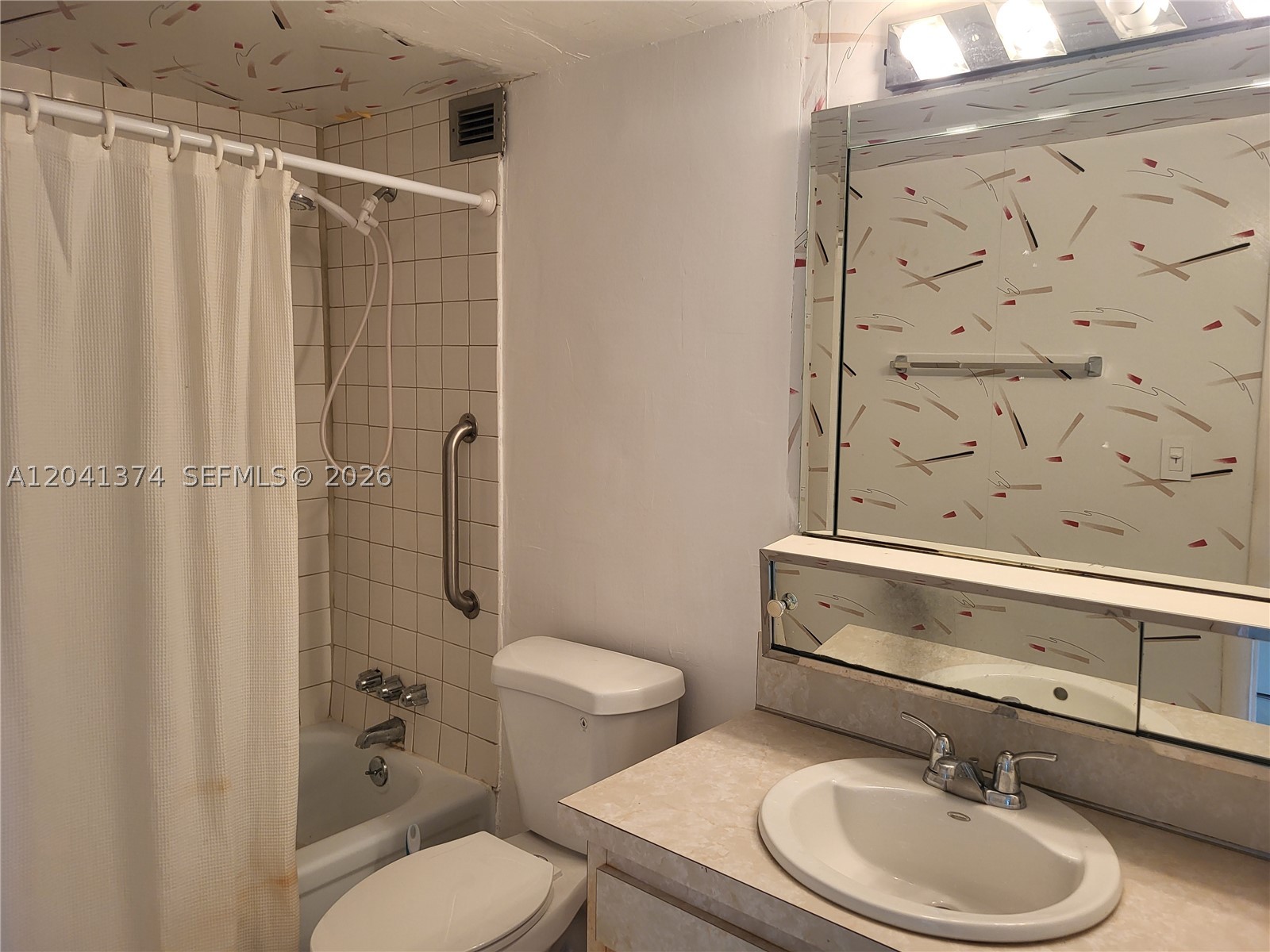 TRAFALGAR TOWERS CONDOMIN - Residential