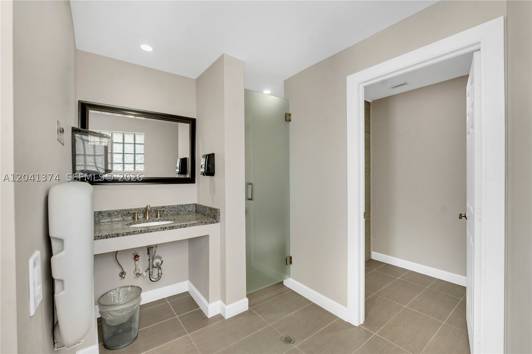 TRAFALGAR TOWERS CONDOMIN - Residential