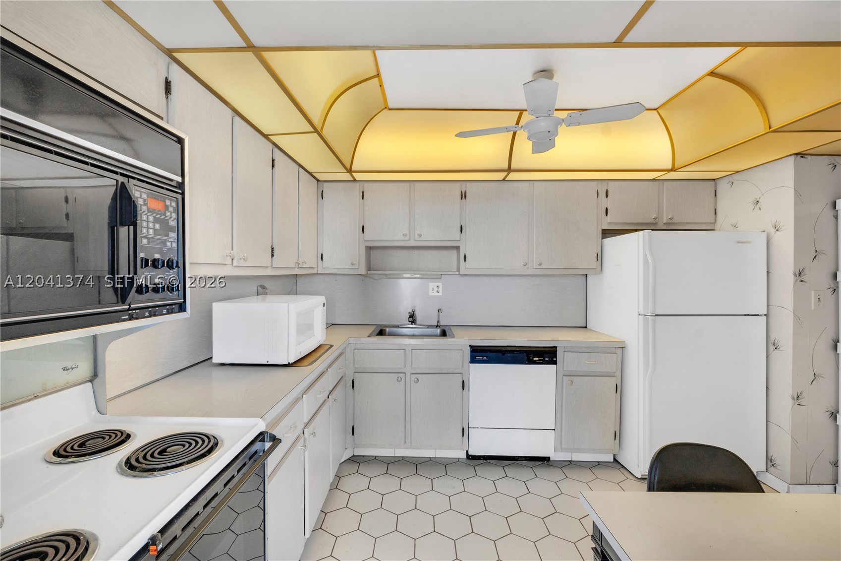 TRAFALGAR TOWERS CONDOMIN - Residential