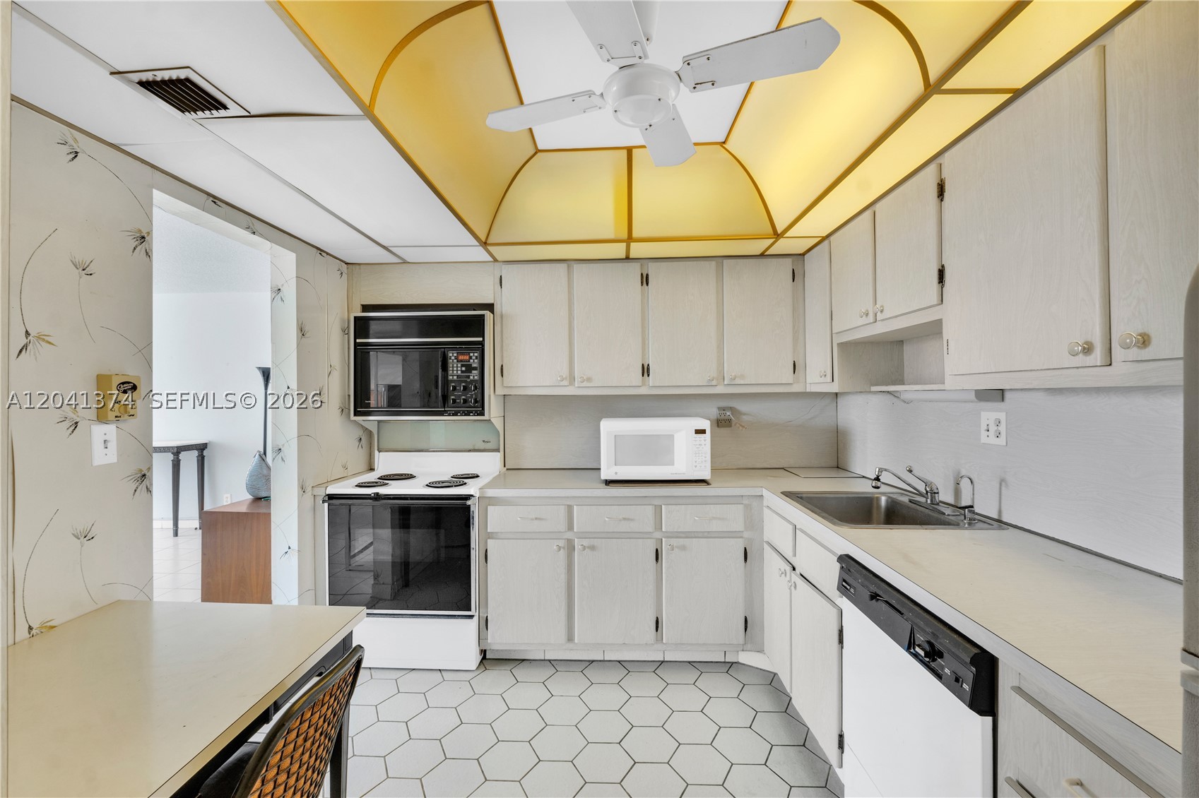 TRAFALGAR TOWERS CONDOMIN - Residential