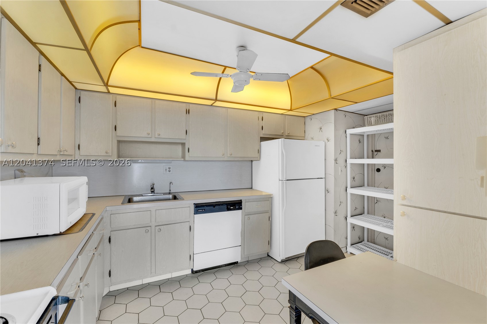 TRAFALGAR TOWERS CONDOMIN - Residential