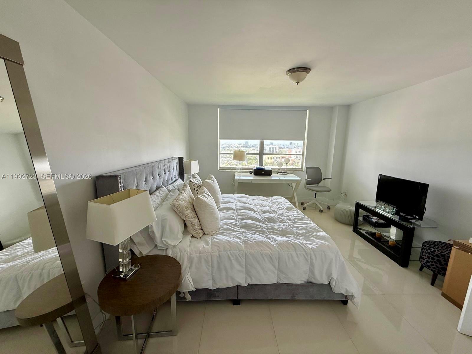 COMMODORE PLAZA CONDO - Residential
