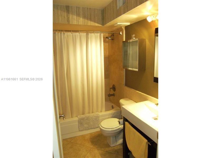 SAILBOAT POINTE CONDO - Residential
