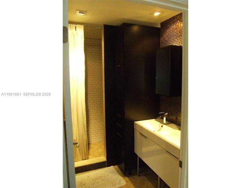 SAILBOAT POINTE CONDO - Residential