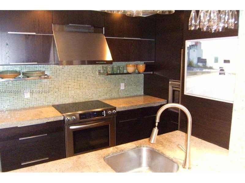 IMPECCABLE UNIT WITH HIGH QUALITY UPGRATED, THIS UNIT HAS A LARGE SCREENED PATIO THAT OVERLOOKS  THE PEACEFUL AND PRIVATE NATURE PRESERVE . REMODELED TO ATTENTION TO DETAIL. GRANITE COUNTERS AND STAINLESS APPLIANCES  AND KITCHEN . FULL WASHER AND DRYER INSIDE UNIT . BOTH BATHROOMS ARE REMODELED