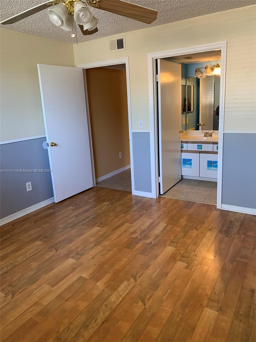 WINDWARD LAKES CONDO - Residential