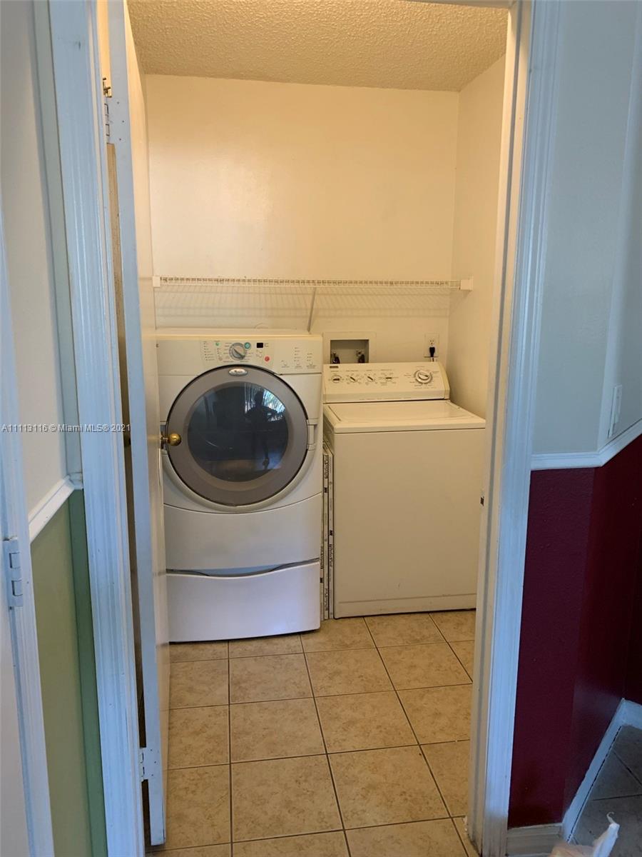WINDWARD LAKES CONDO - Residential