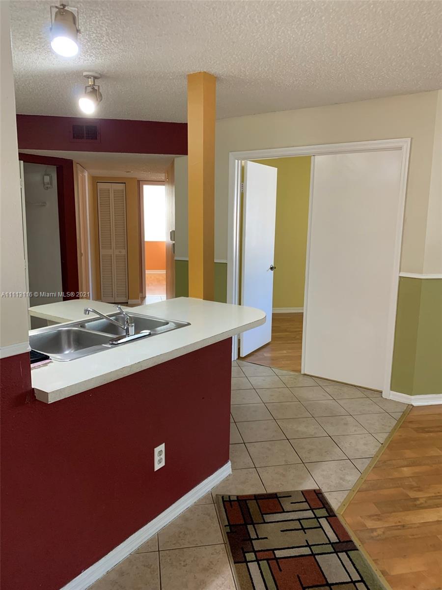 WINDWARD LAKES CONDO - Residential
