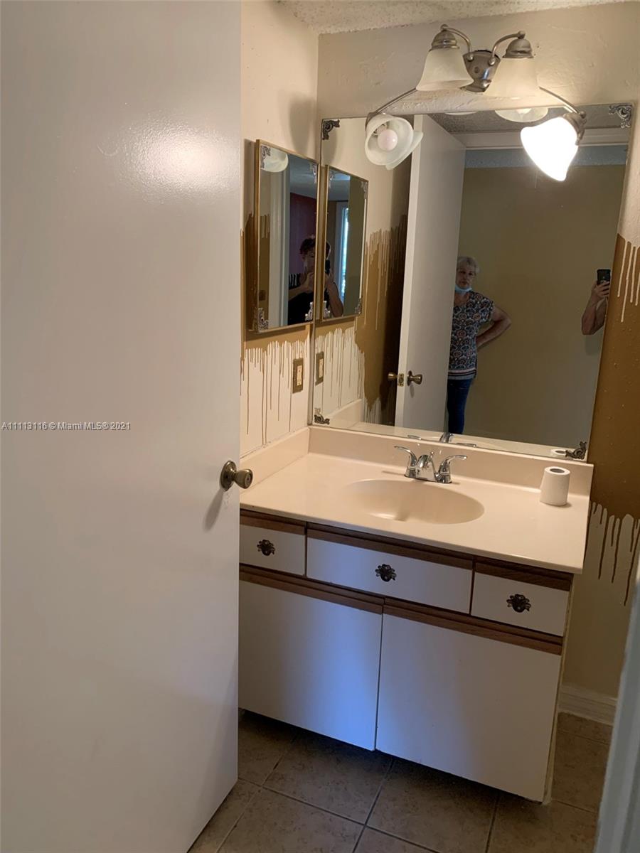 WINDWARD LAKES CONDO - Residential