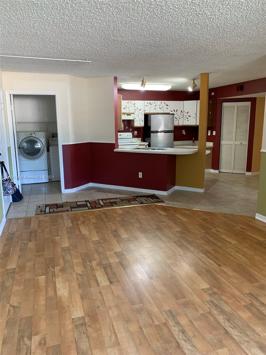 WINDWARD LAKES CONDO - Residential