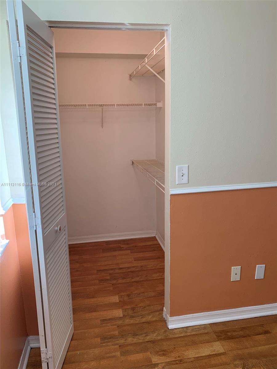 WINDWARD LAKES CONDO - Residential