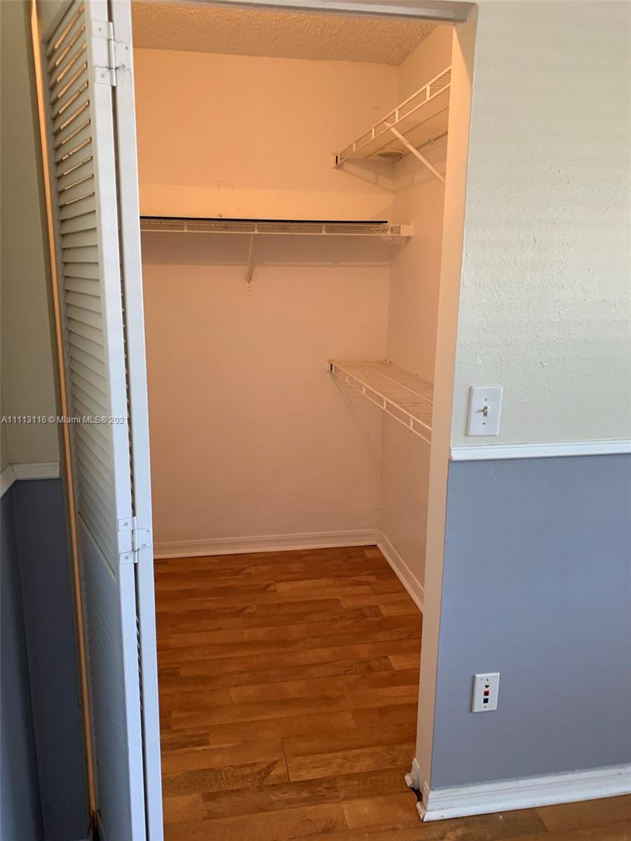 WINDWARD LAKES CONDO - Residential