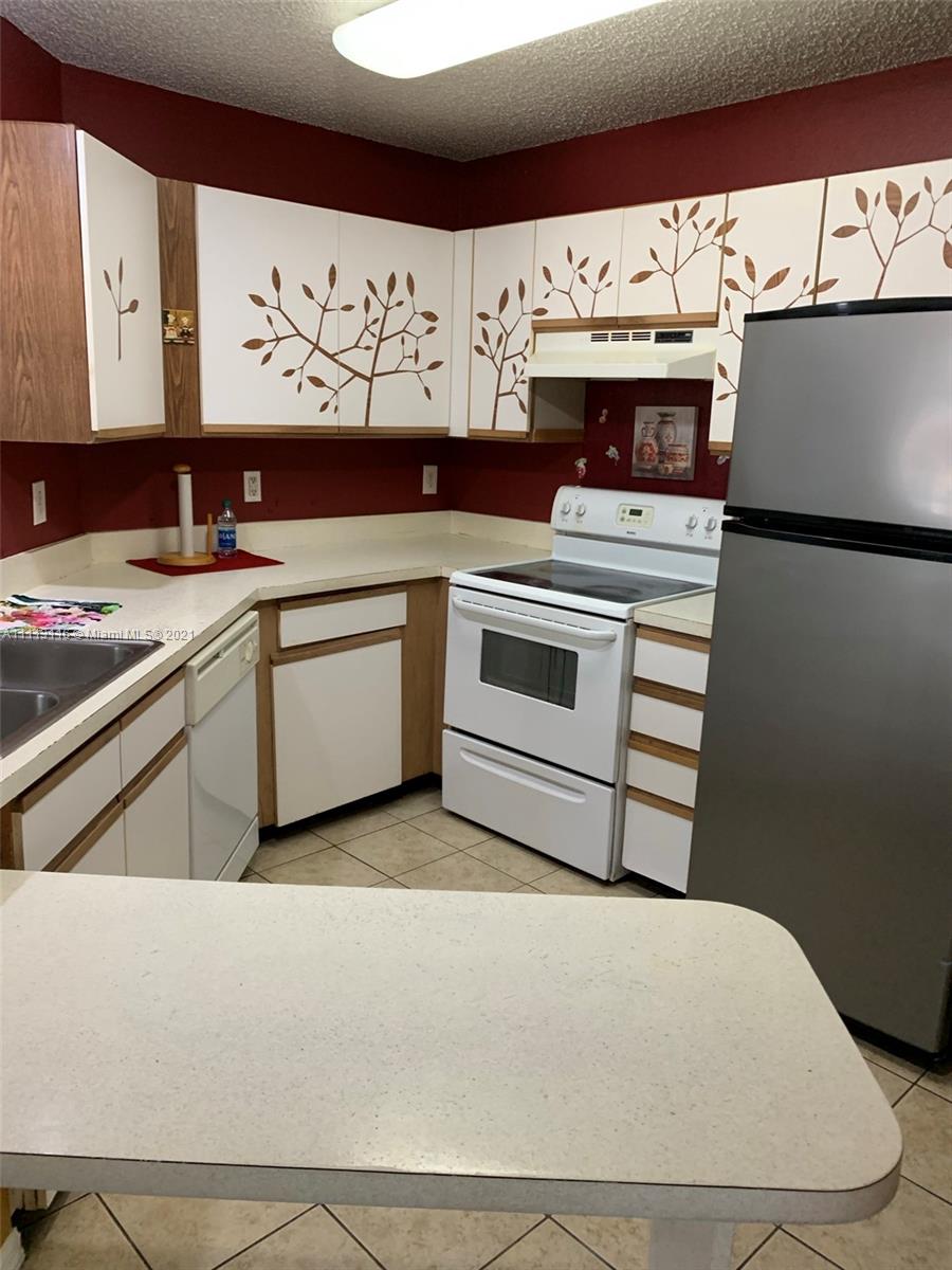 WINDWARD LAKES CONDO - Residential