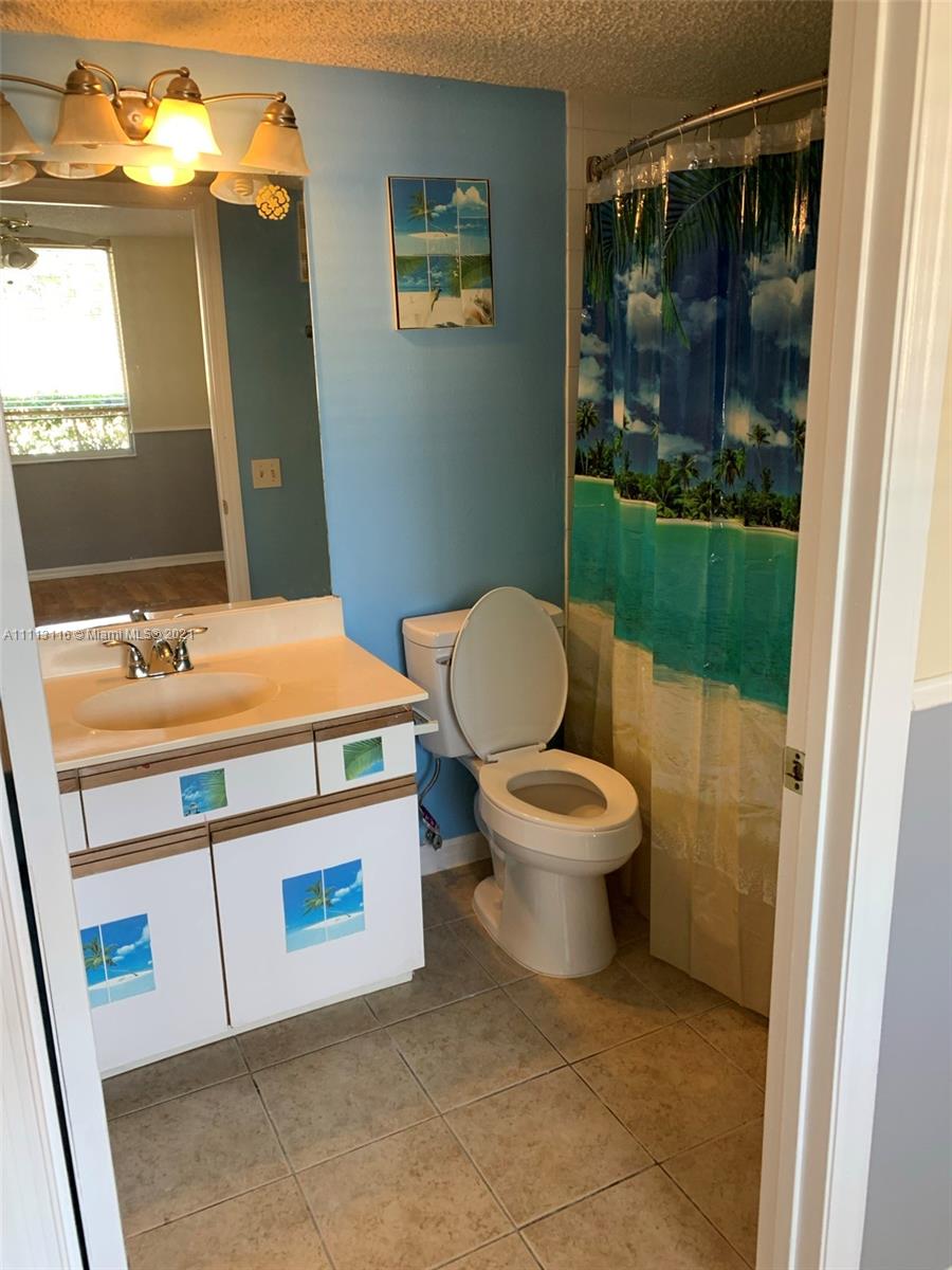 WINDWARD LAKES CONDO - Residential