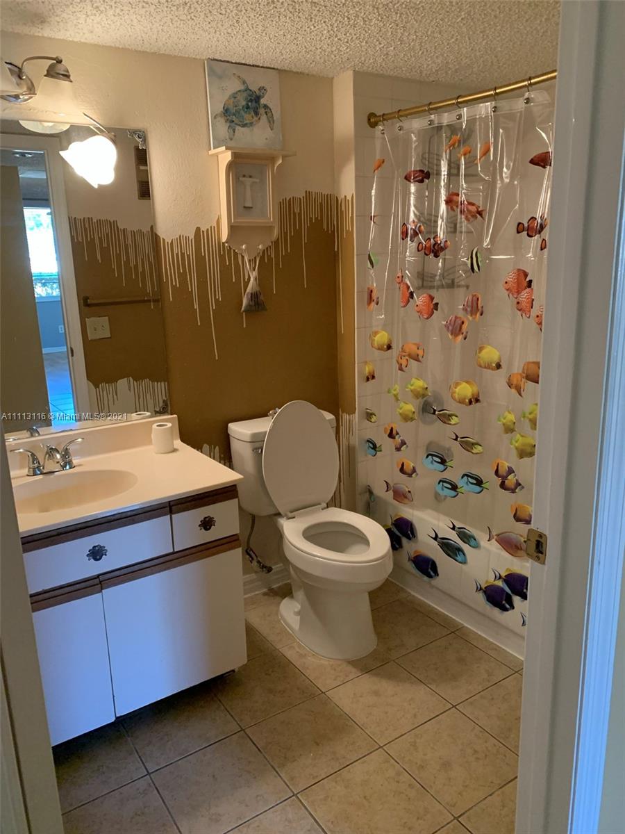 WINDWARD LAKES CONDO - Residential