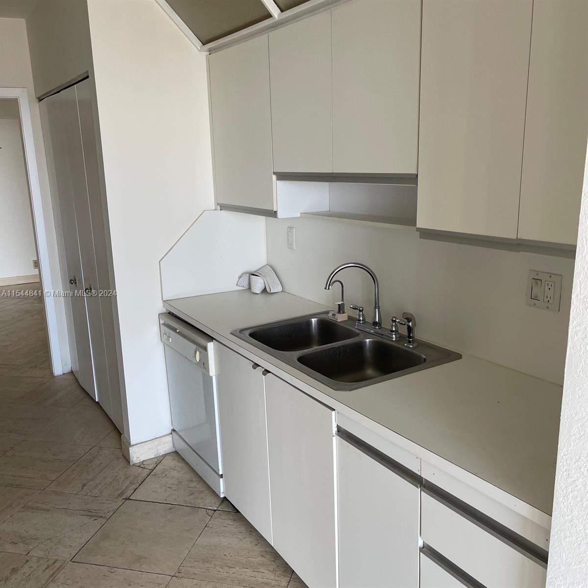 TURNBERRY ISLE CONDO - Residential Lease