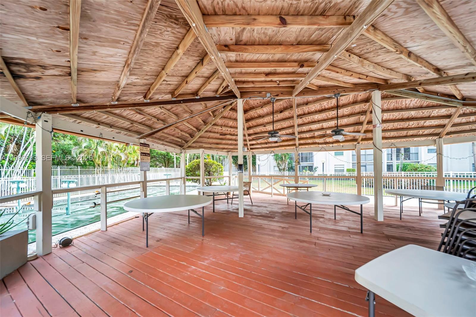 18TH HOLE AT INVERRARY CO - Residential