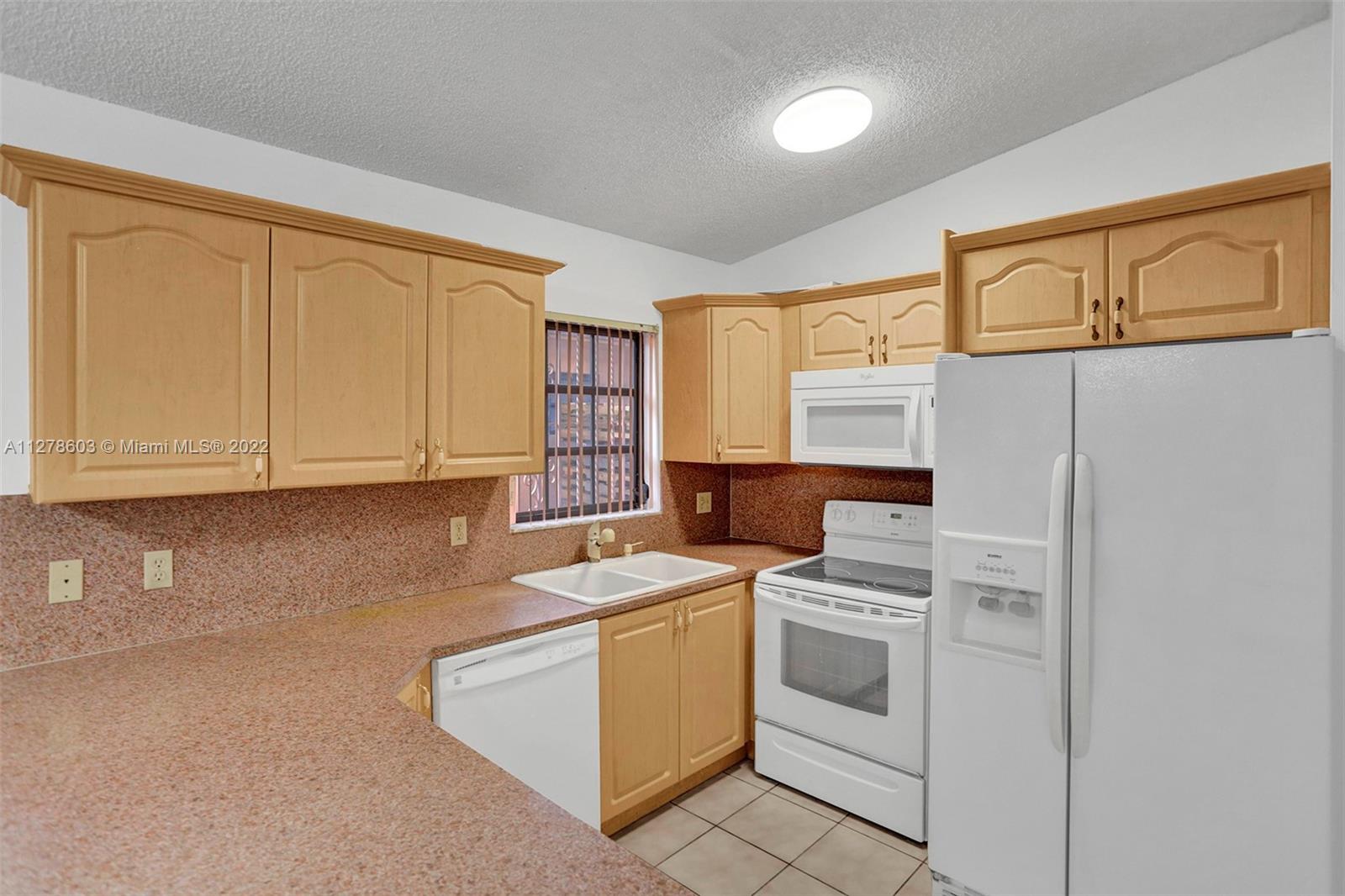 ROBLES GARDENS - Residential