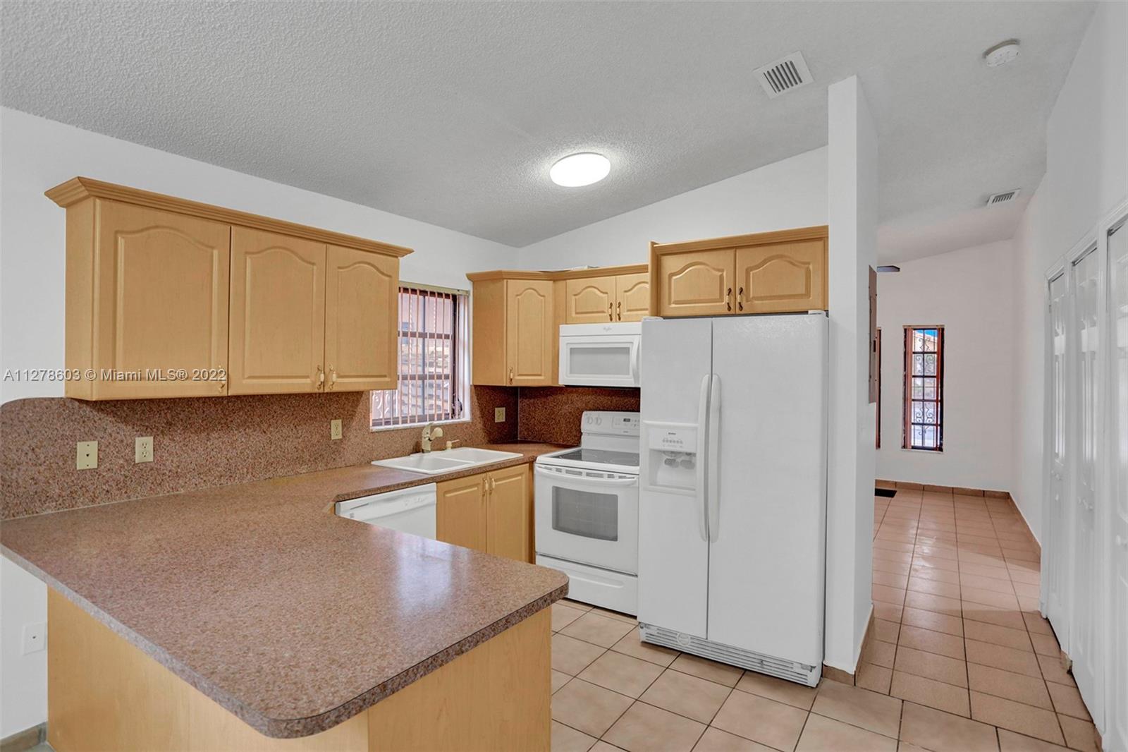 ROBLES GARDENS - Residential