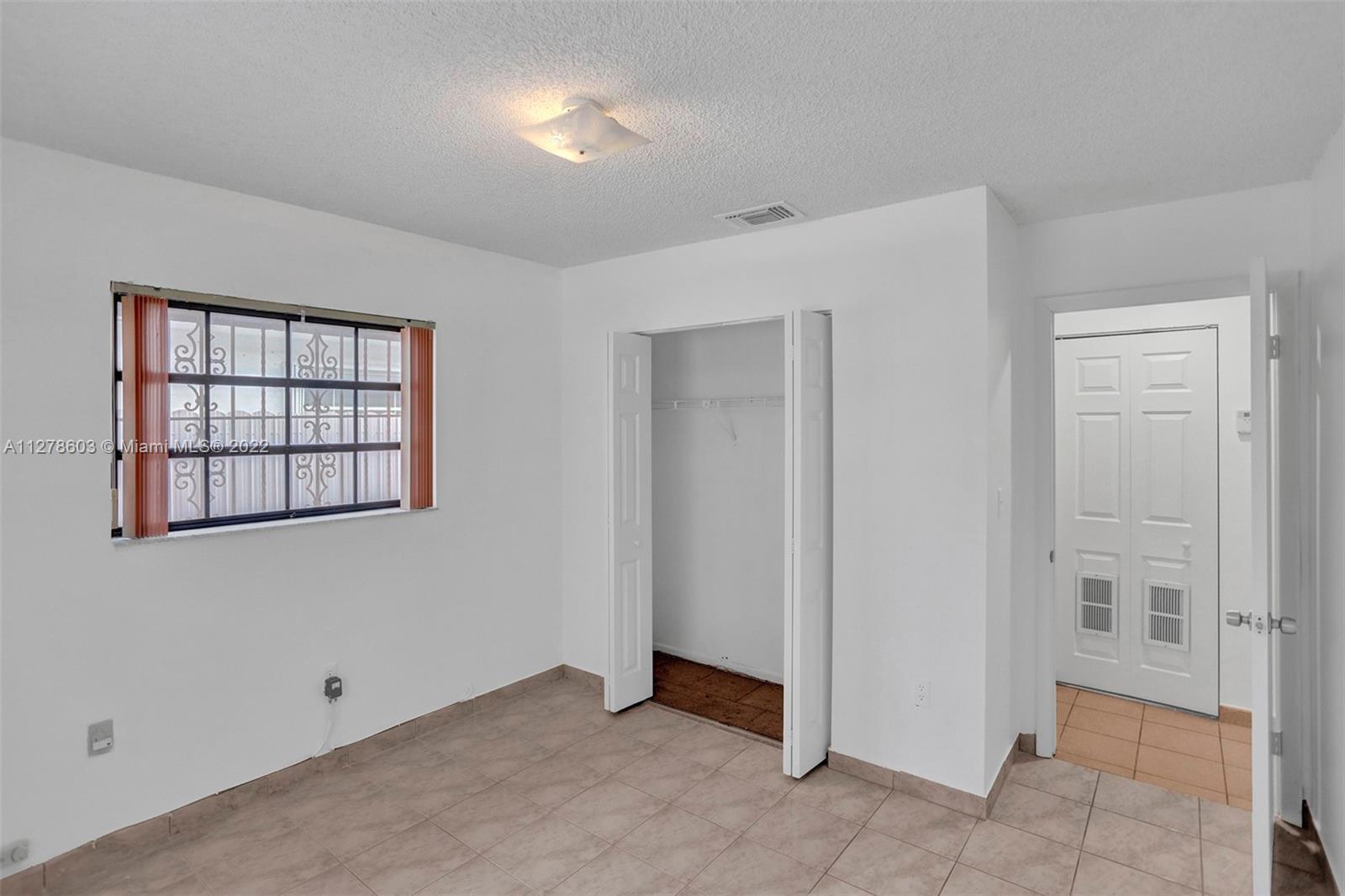 ROBLES GARDENS - Residential