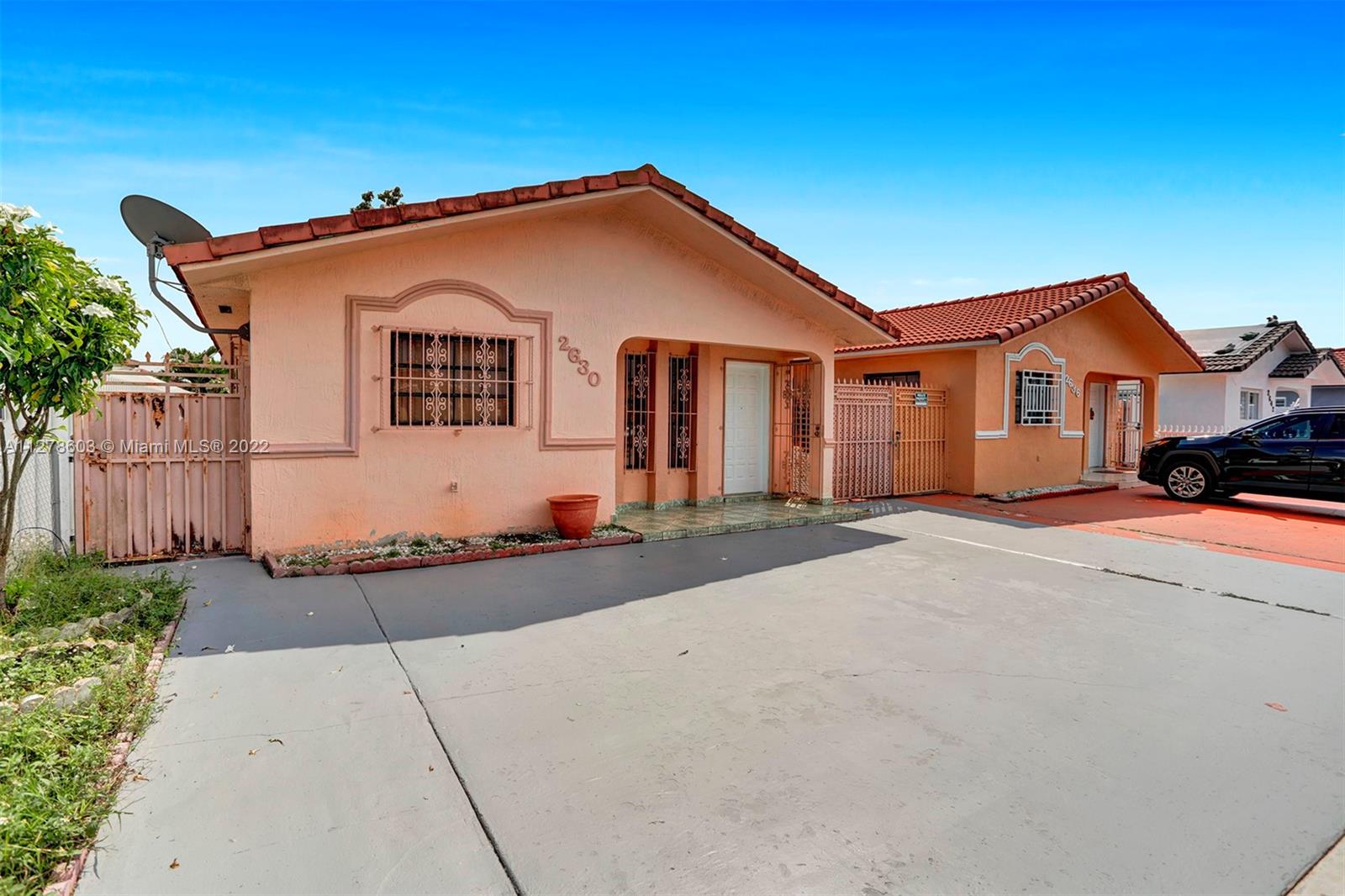 ROBLES GARDENS - Residential