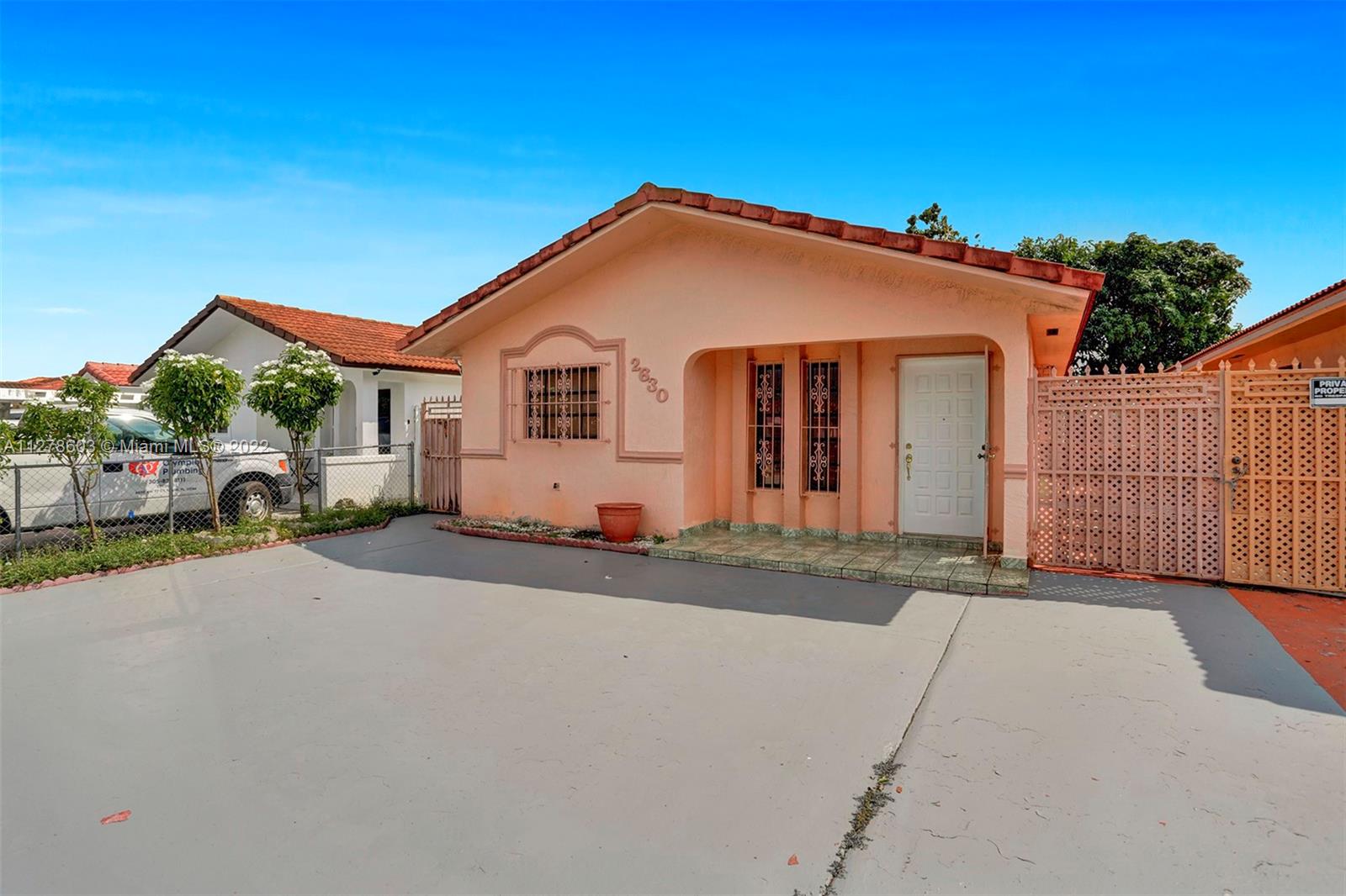 ROBLES GARDENS - Residential